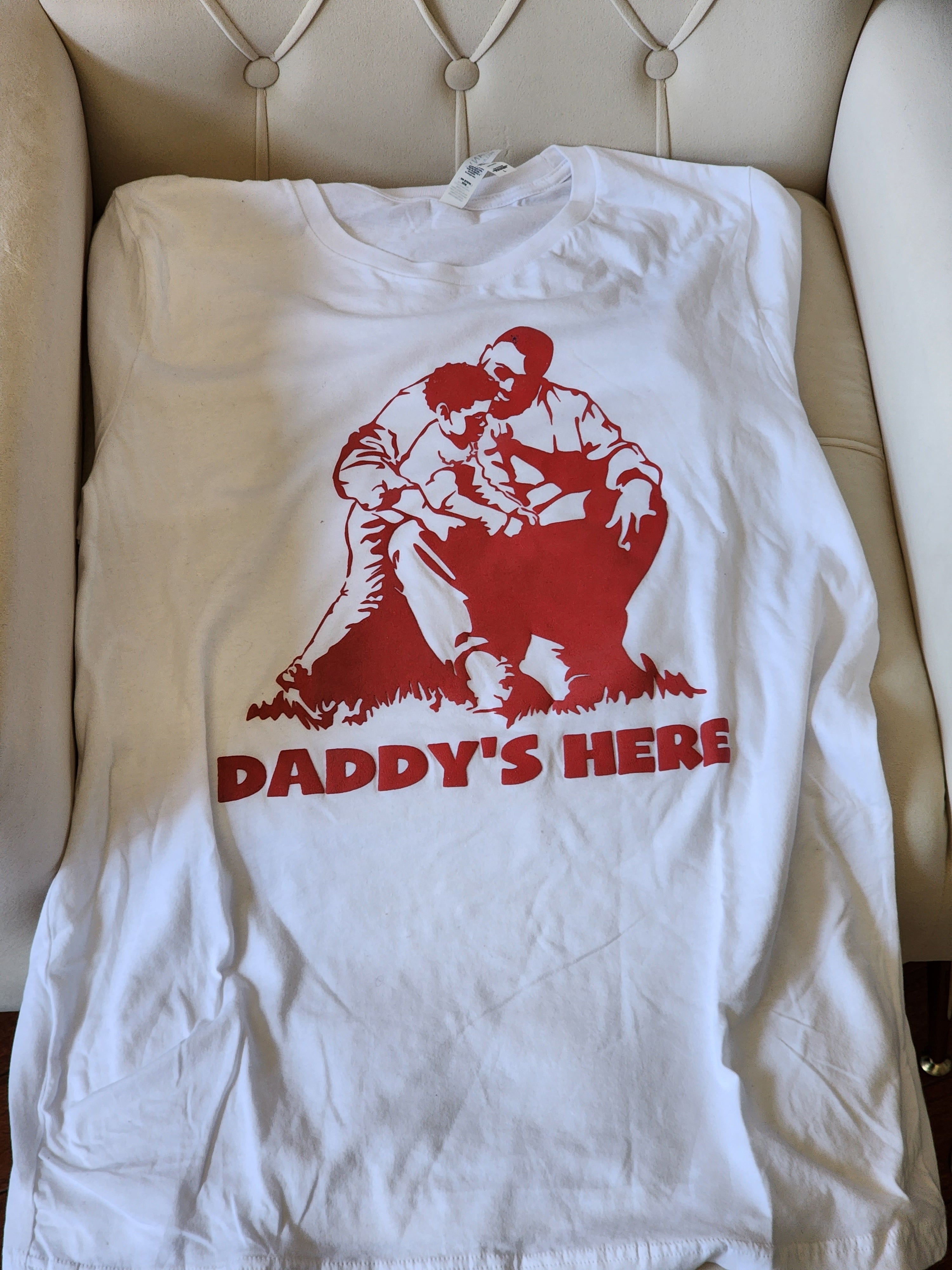 Daddy's Here - short sleeve shirt (red and white)